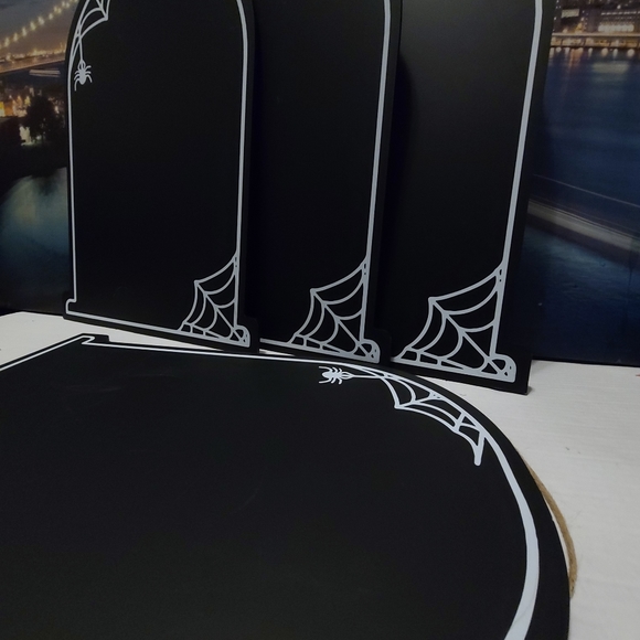 Hanging Chalkboards Tombstone - Picture 4 of 10